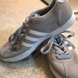 Adidas light grey never worn sneakers